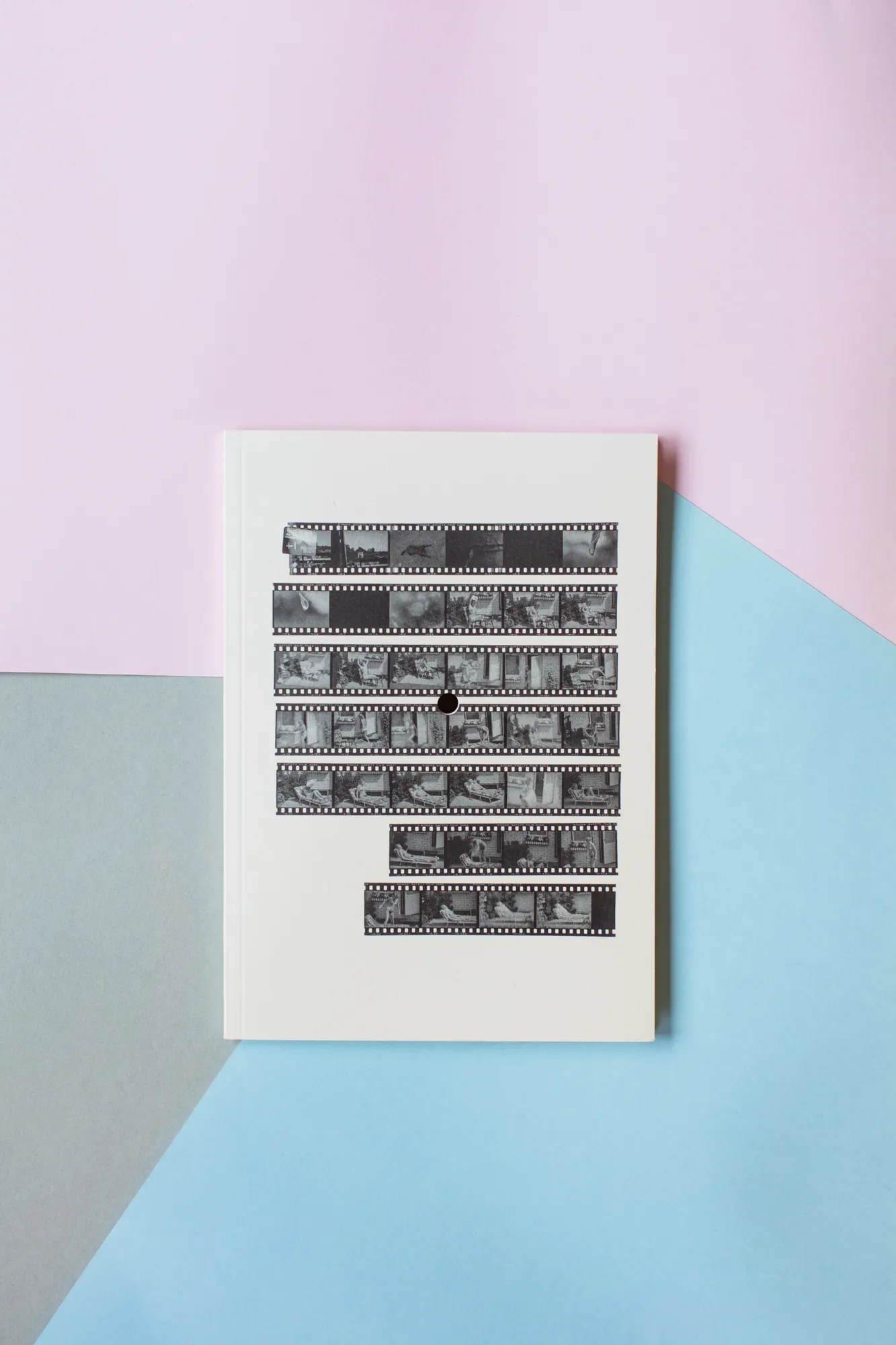 Fotobok Cirkeln från 2018 av Johan Strindberg.